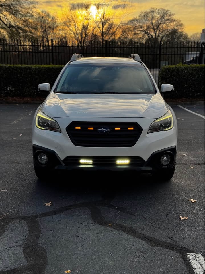 2015 Subaru Outback 2.5i Limited photo 2