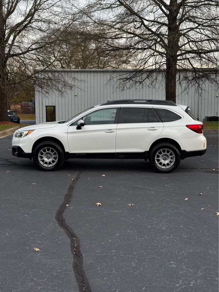 2015 Subaru Outback 2.5i Limited photo 4