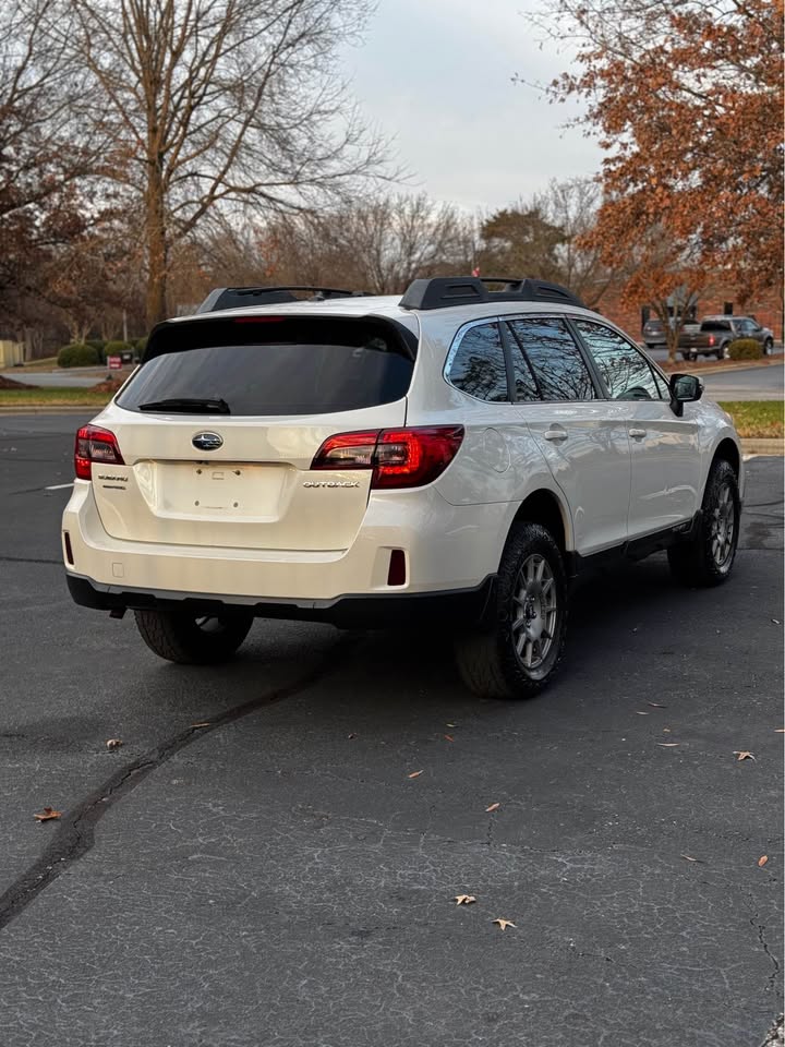 2015 Subaru Outback 2.5i Limited photo 7