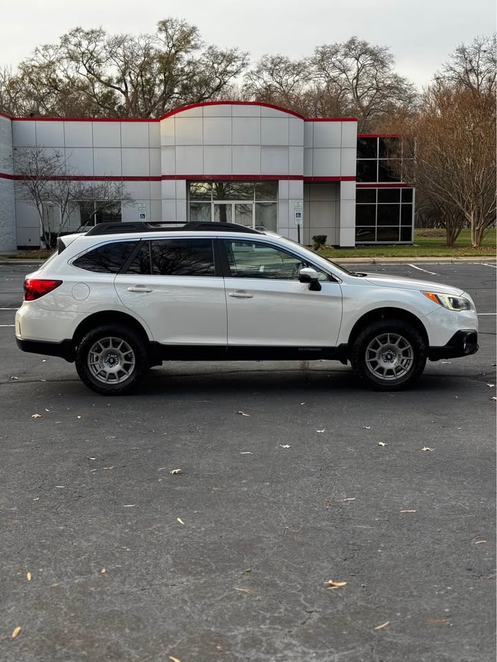 2015 Subaru Outback 2.5i Limited photo 8