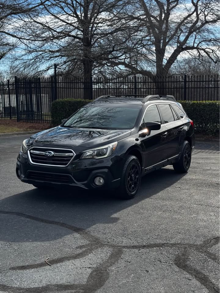 2018 Subaru Outback 2.5i Premium photo 3