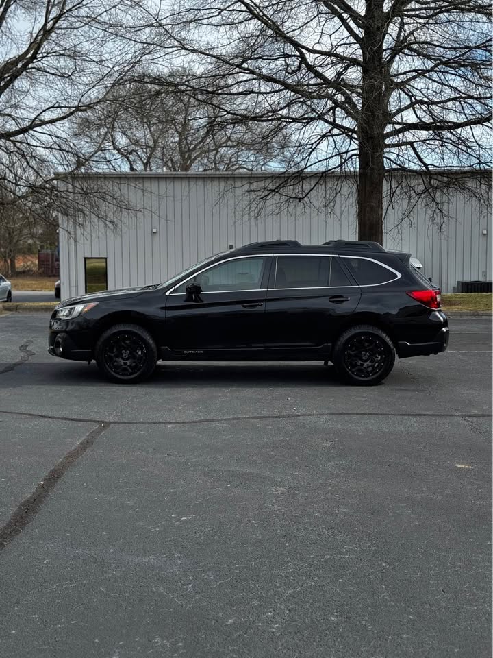 2018 Subaru Outback 2.5i Premium photo 4