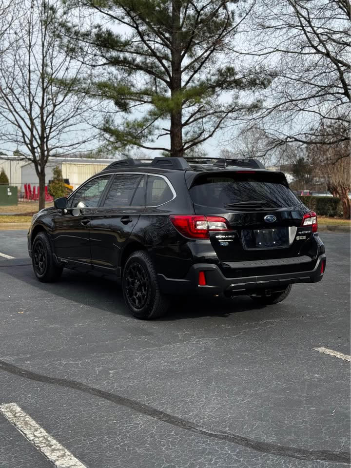 2018 Subaru Outback 2.5i Premium photo 5