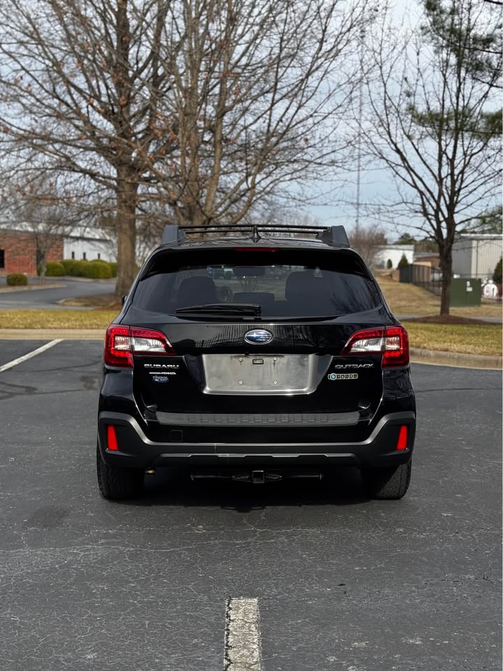 2018 Subaru Outback 2.5i Premium photo 6