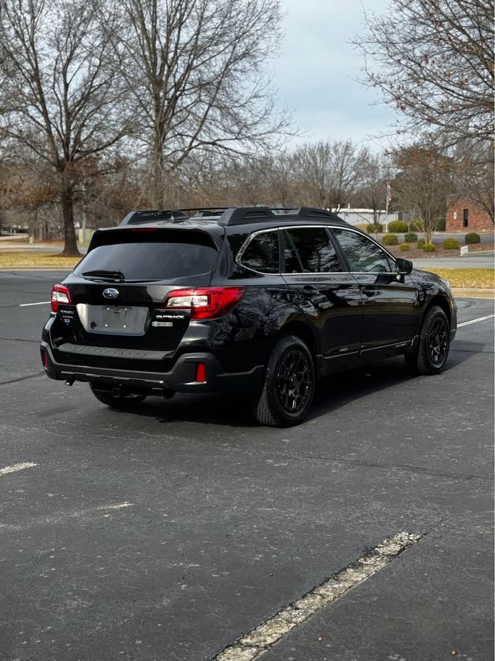 2018 Subaru Outback 2.5i Premium photo 7