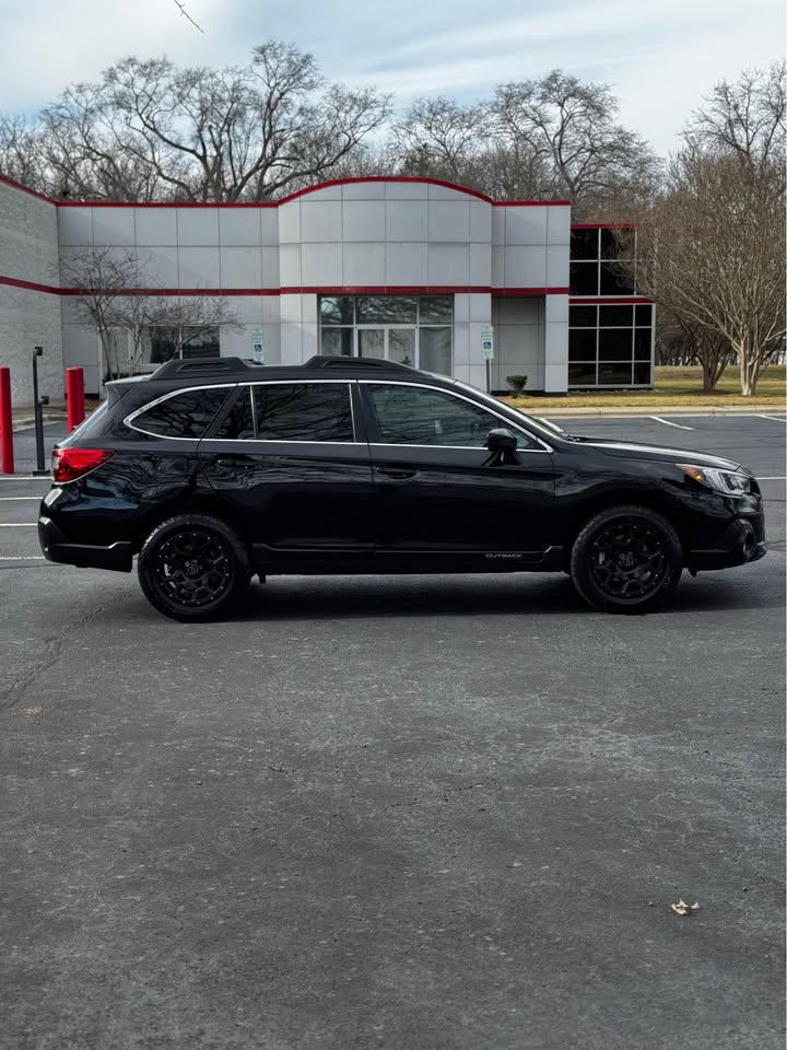 2018 Subaru Outback 2.5i Premium photo 8