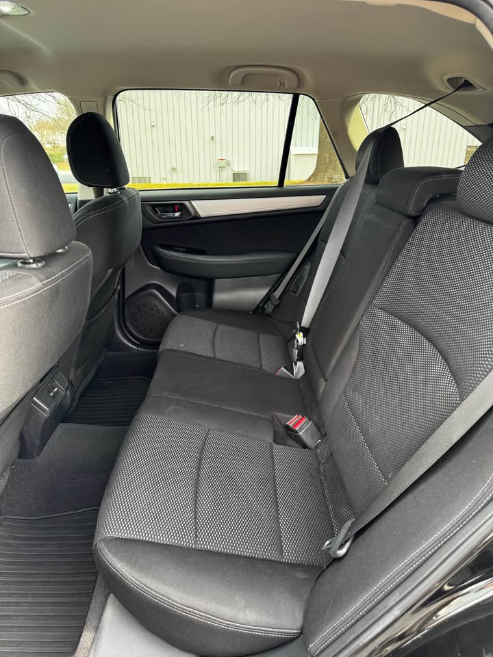 2018 Subaru Outback 2.5i Premium photo 11