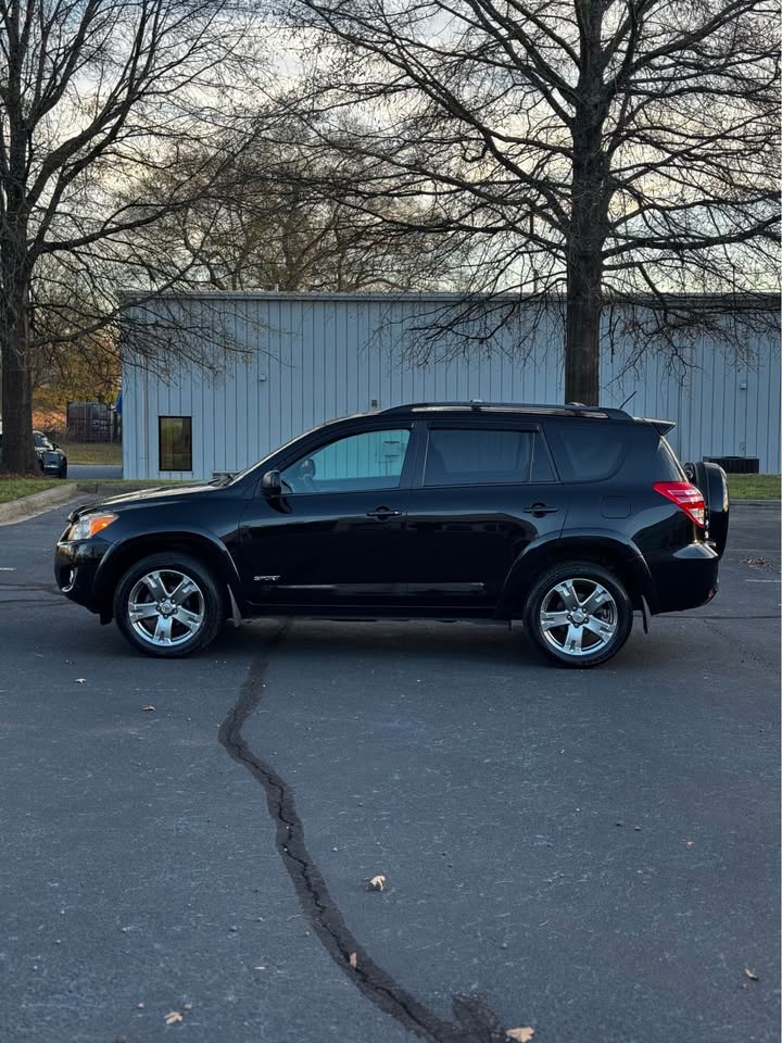 2010 Toyota RAV4 photo 4