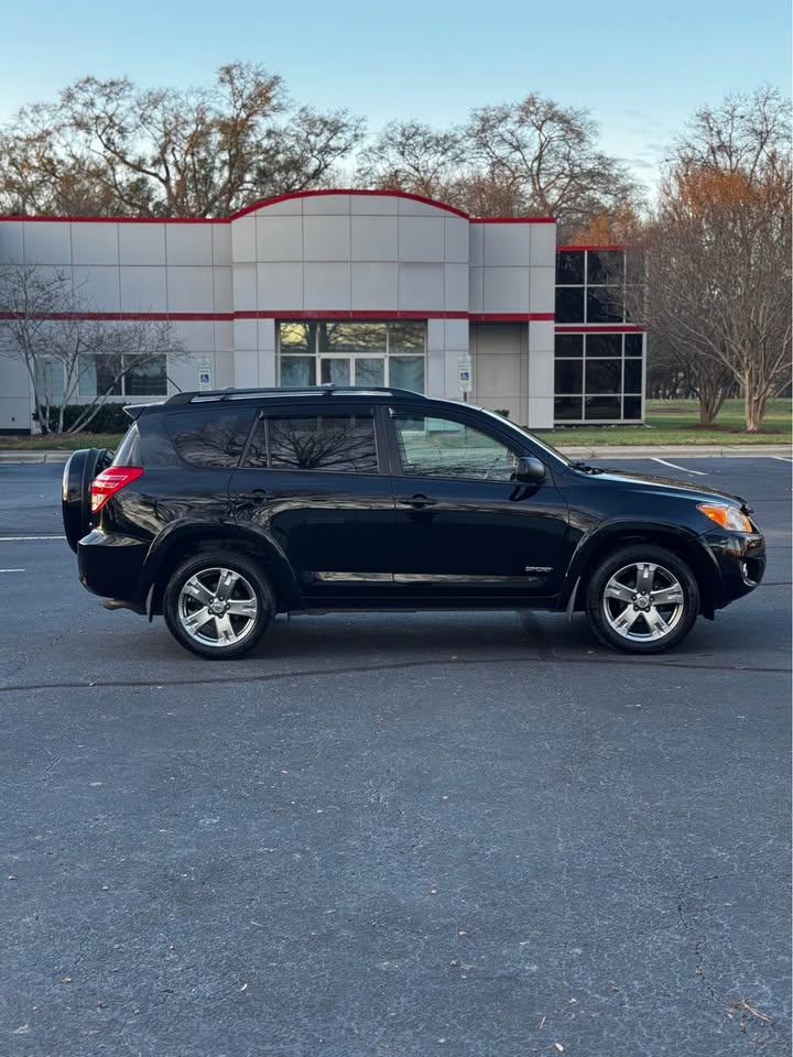 2010 Toyota RAV4 photo 8