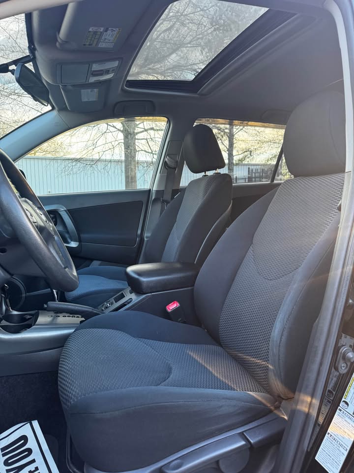 2010 Toyota RAV4 photo 10