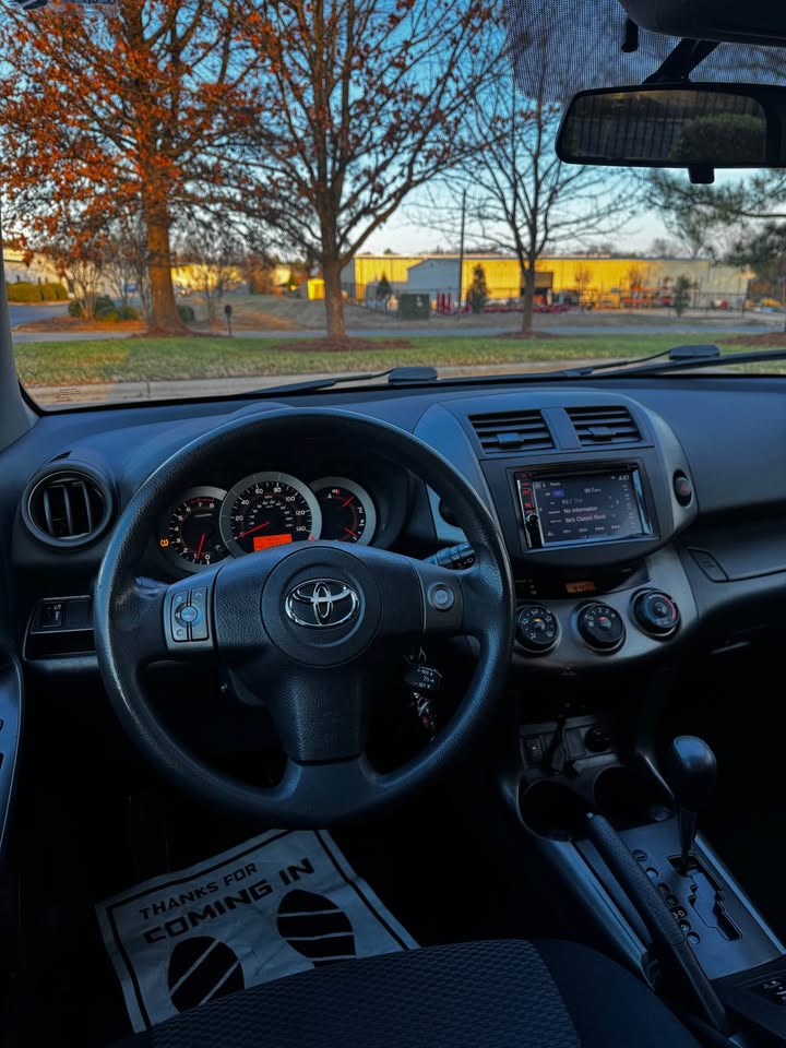 2010 Toyota RAV4 photo 11
