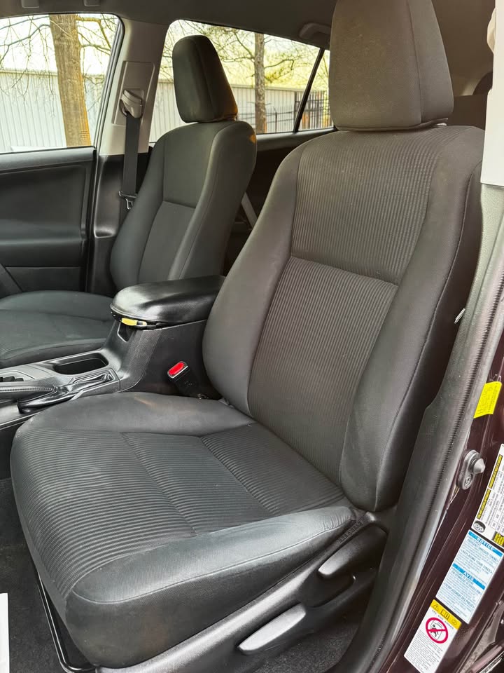 2017 Toyota RAV4 LE photo 10