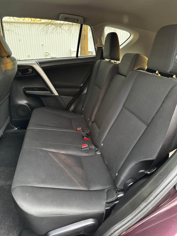 2017 Toyota RAV4 LE photo 11