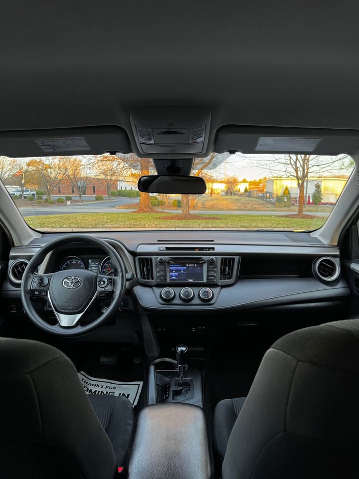 2017 Toyota RAV4 LE photo 12