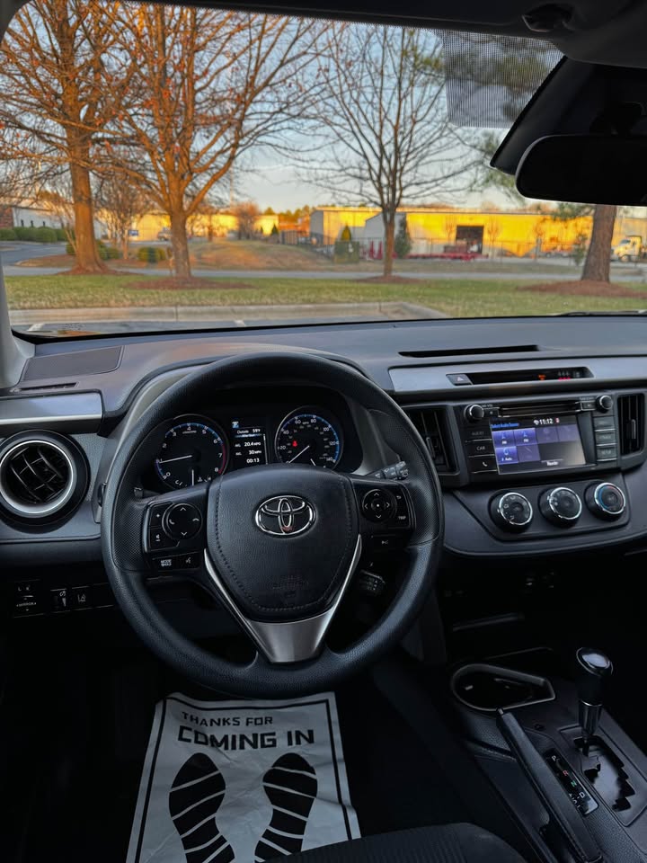 2017 Toyota RAV4 LE photo 13