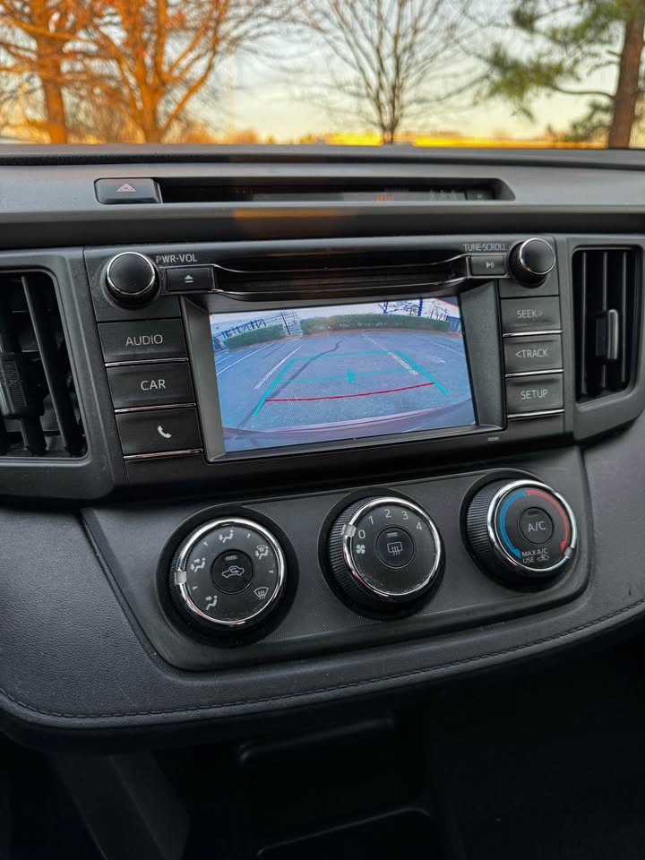 2017 Toyota RAV4 LE photo 15