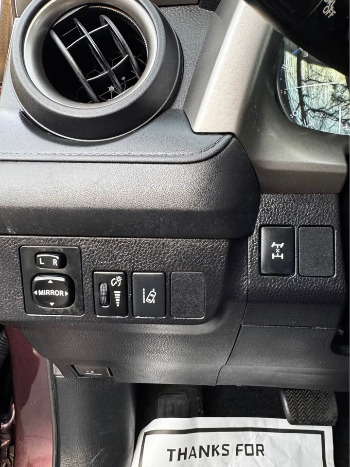 2017 Toyota RAV4 LE photo 16