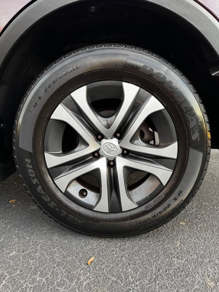 2017 Toyota RAV4 LE photo 17