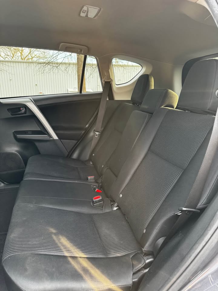 2017 Toyota RAV4 LE photo 12