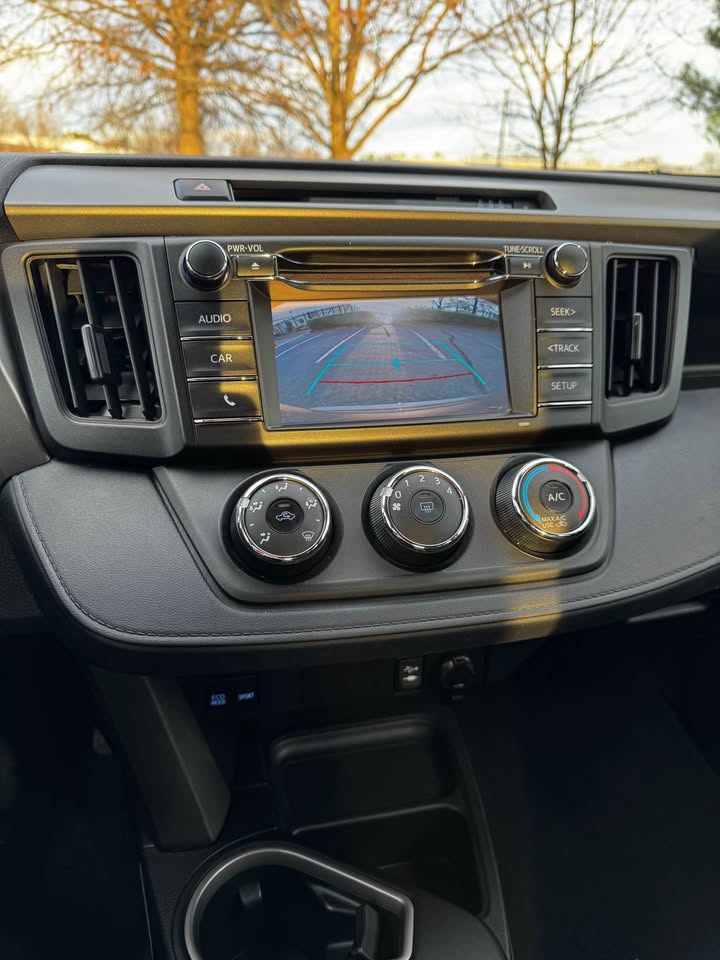 2017 Toyota RAV4 LE photo 15