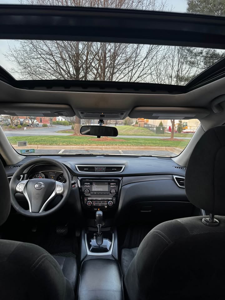 2015 Nissan Rogue SL AWD photo 10