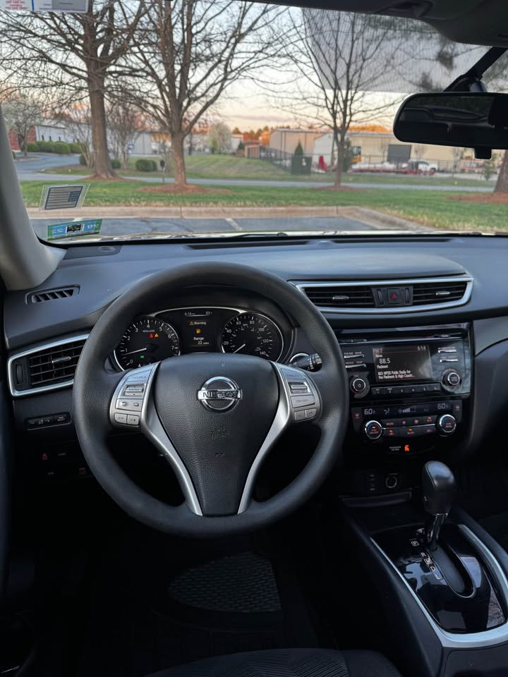 2015 Nissan Rogue SL AWD photo 11