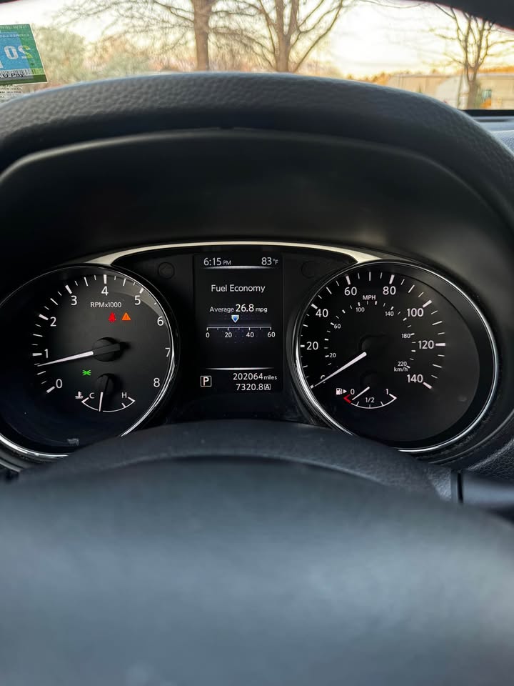 2015 Nissan Rogue SL AWD photo 12