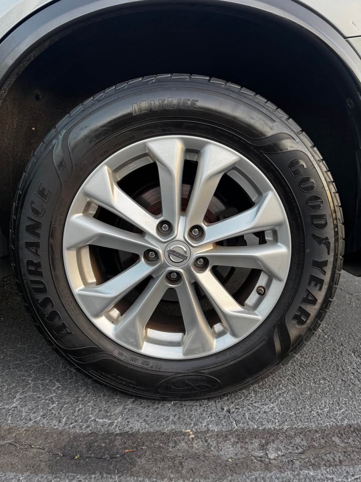 2015 Nissan Rogue SL AWD photo 16