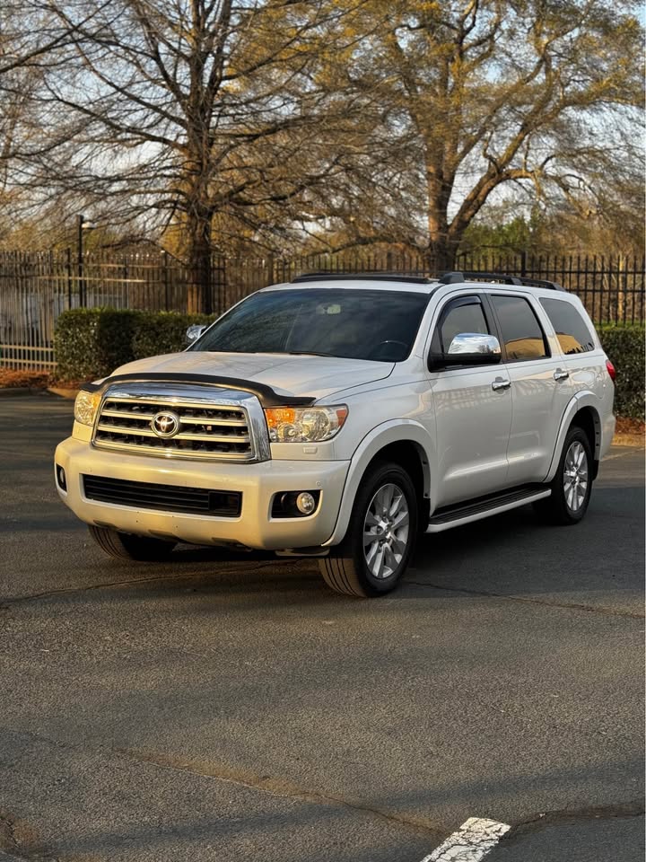 2013 Toyota Sequoia Platinum photo 3