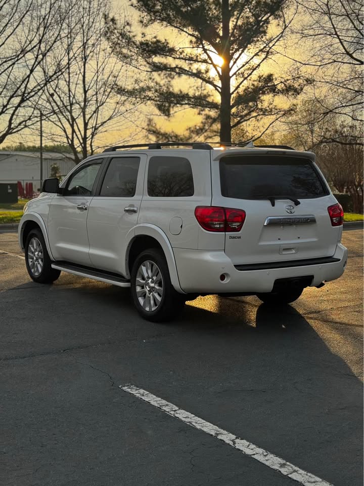 2013 Toyota Sequoia Platinum photo 5