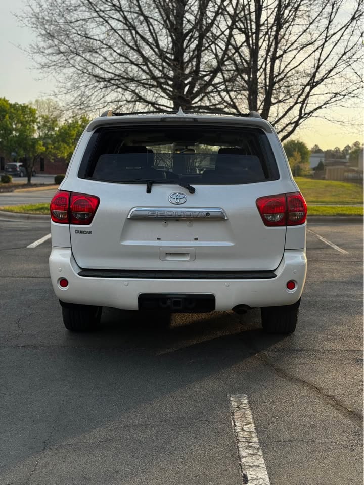 2013 Toyota Sequoia Platinum photo 6