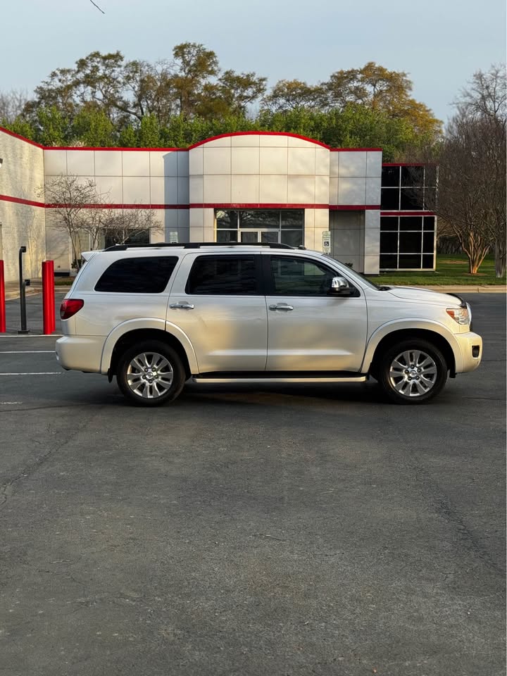 2013 Toyota Sequoia Platinum photo 8