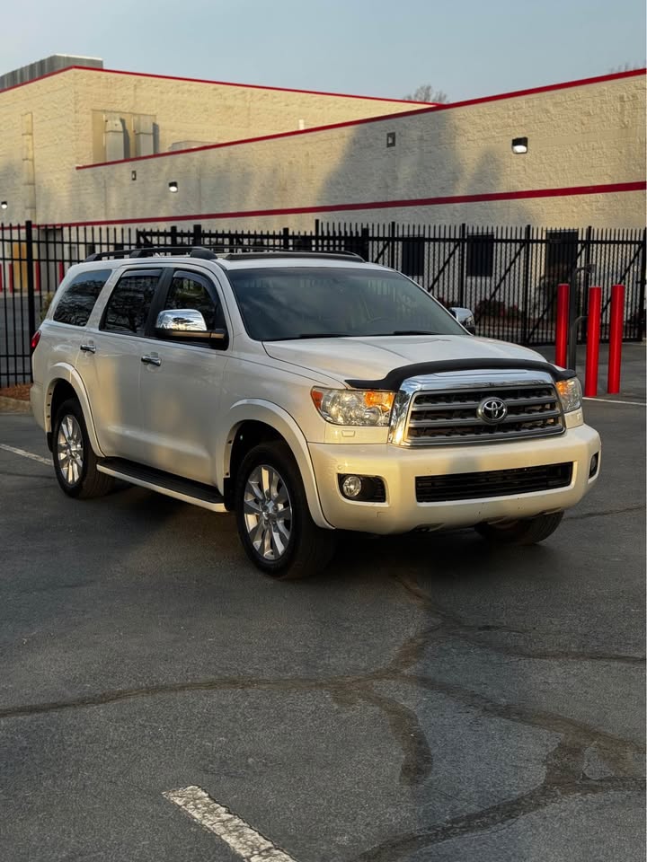 2013 Toyota Sequoia Platinum photo 9