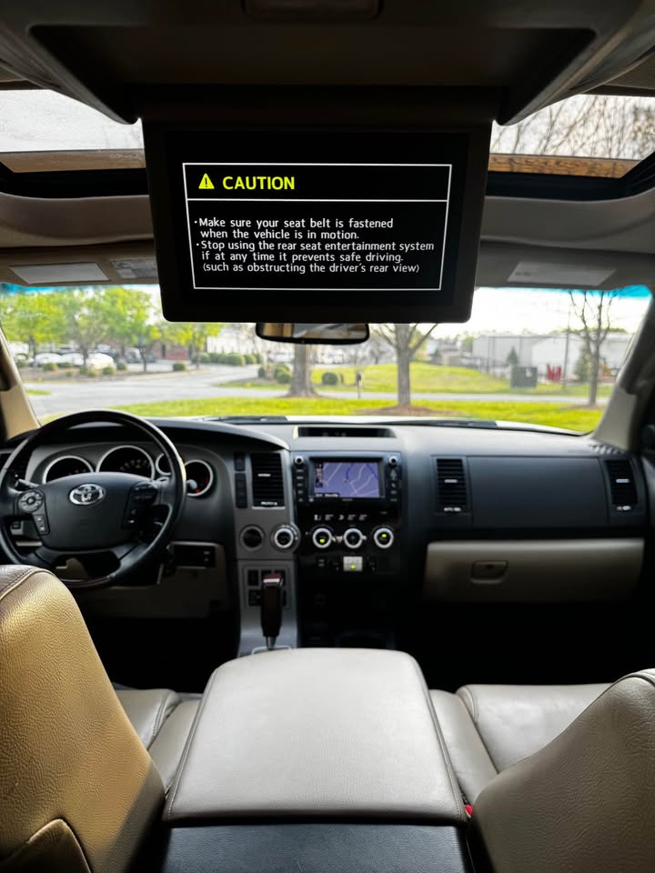 2013 Toyota Sequoia Platinum photo 14
