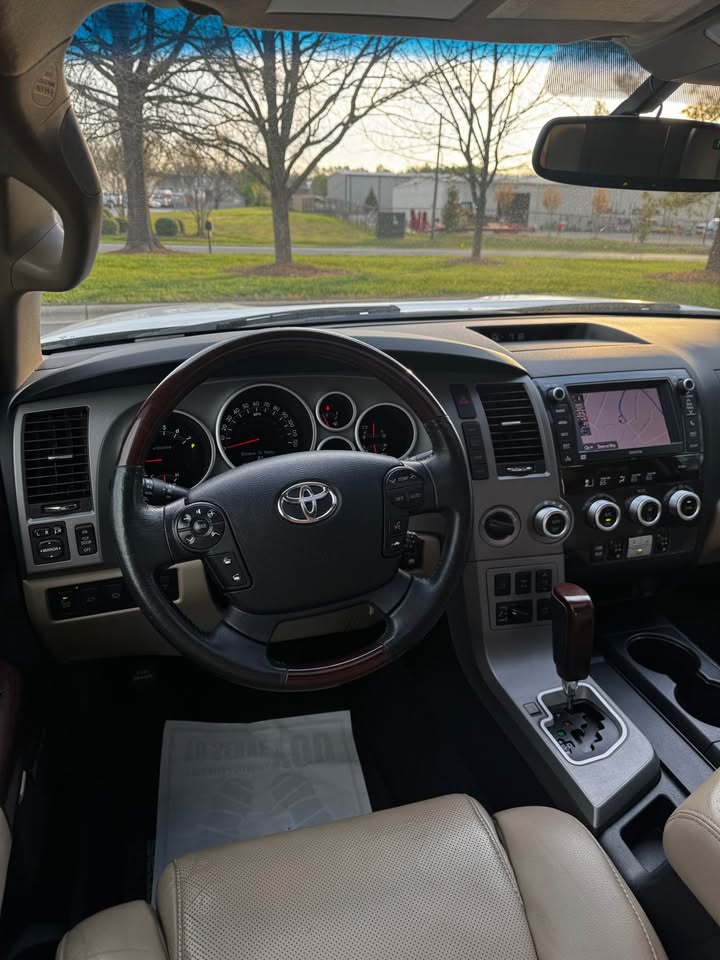 2013 Toyota Sequoia Platinum photo 15