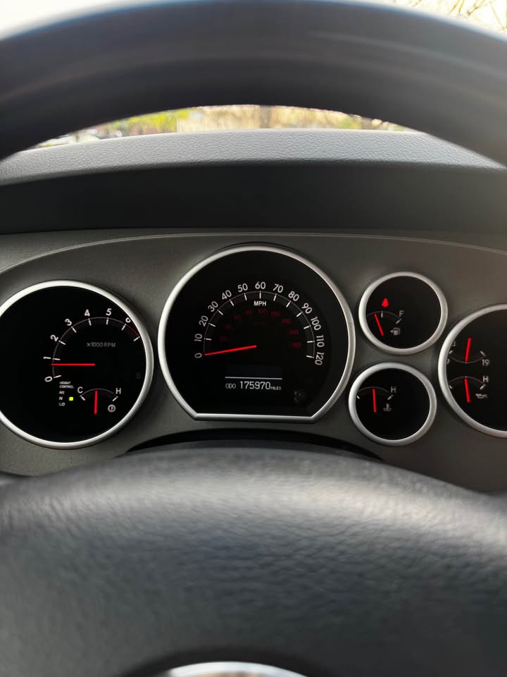 2013 Toyota Sequoia Platinum photo 16