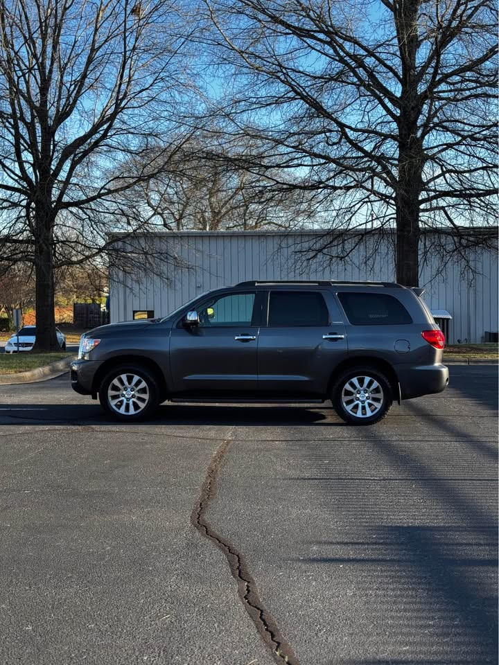 2013 Toyota Sequoia Limited photo 3