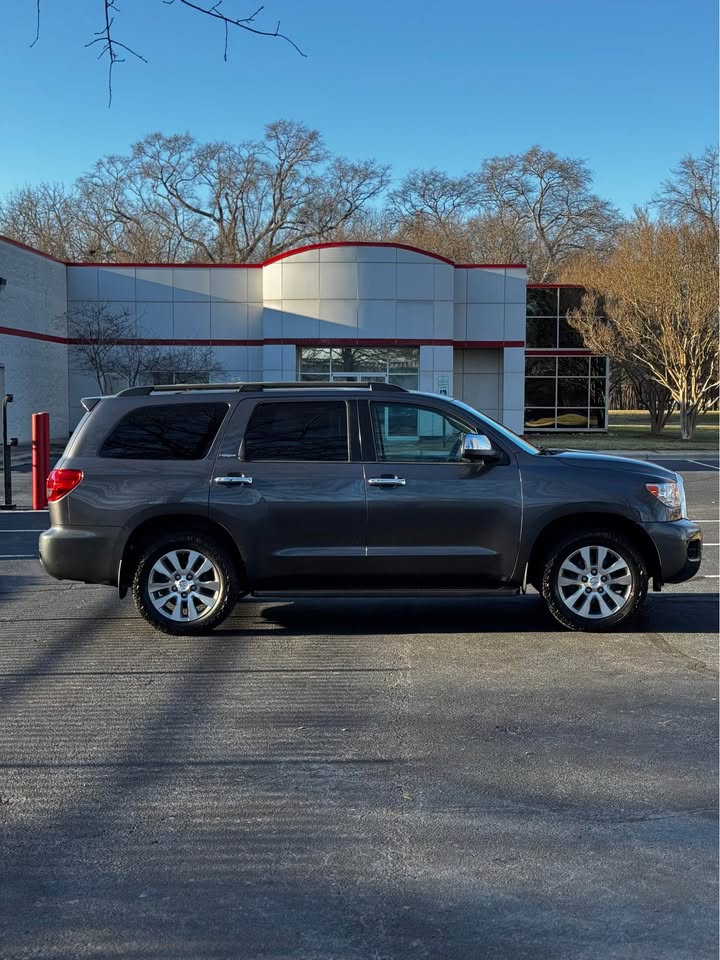 2013 Toyota Sequoia Limited photo 6