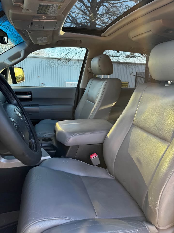 2013 Toyota Sequoia Limited photo 8