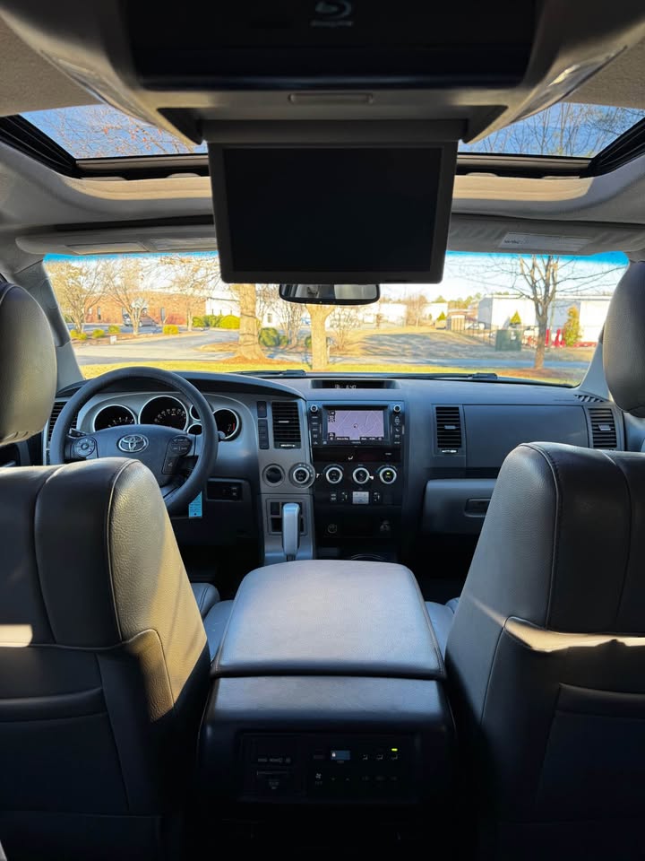 2013 Toyota Sequoia Limited photo 13