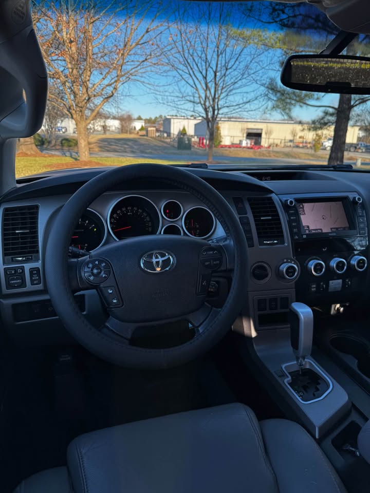 2013 Toyota Sequoia Limited photo 14