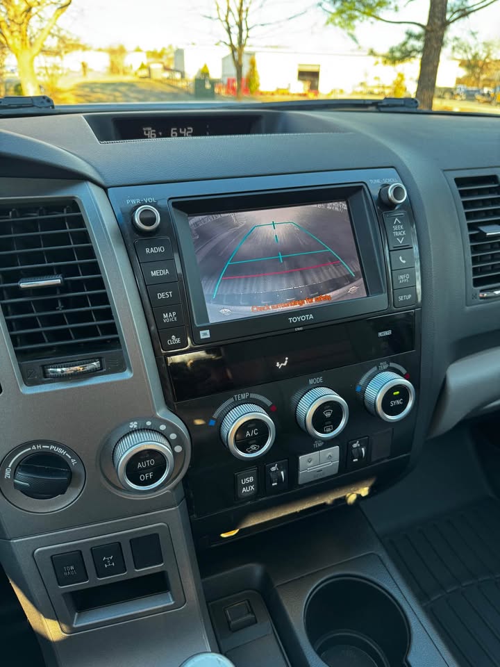 2013 Toyota Sequoia Limited photo 15