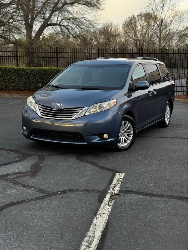 2015 Toyota Sienna XLE Minivan