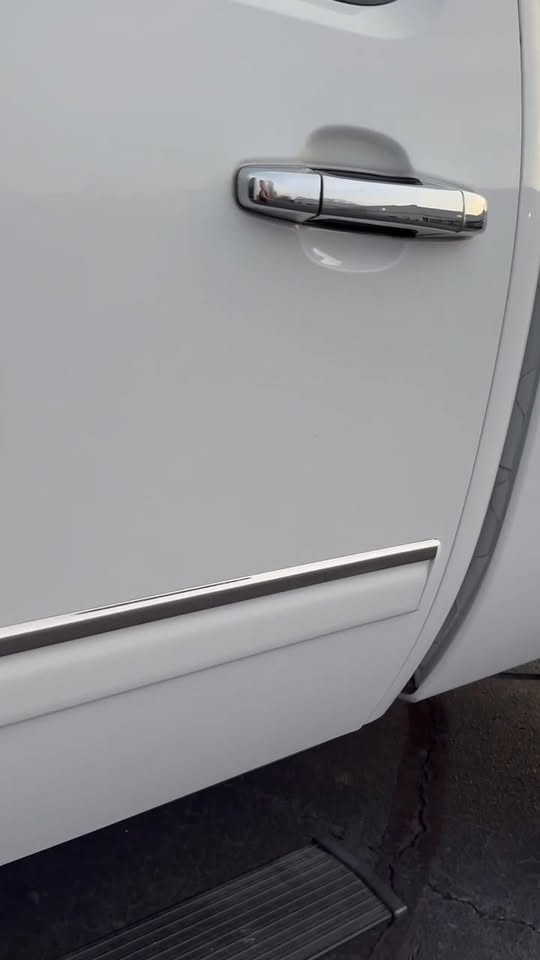 2011 Chevrolet Silverado 2500 HD Crew Cab photo 2