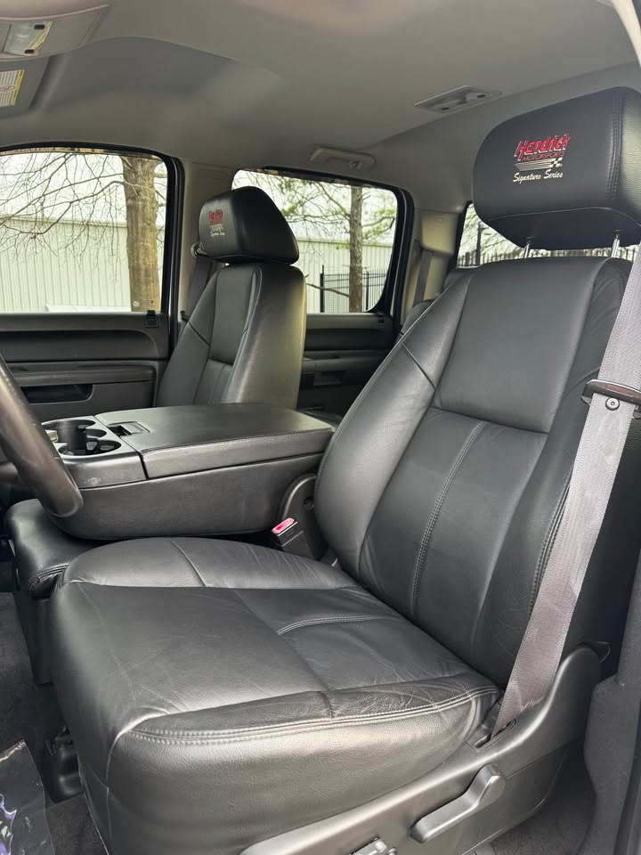 2011 Chevrolet Silverado 2500 HD Crew Cab photo 8