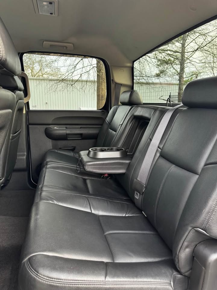 2011 Chevrolet Silverado 2500 HD Crew Cab photo 9