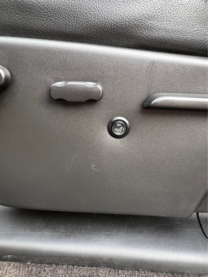 2011 Chevrolet Silverado 2500 HD Crew Cab photo 10