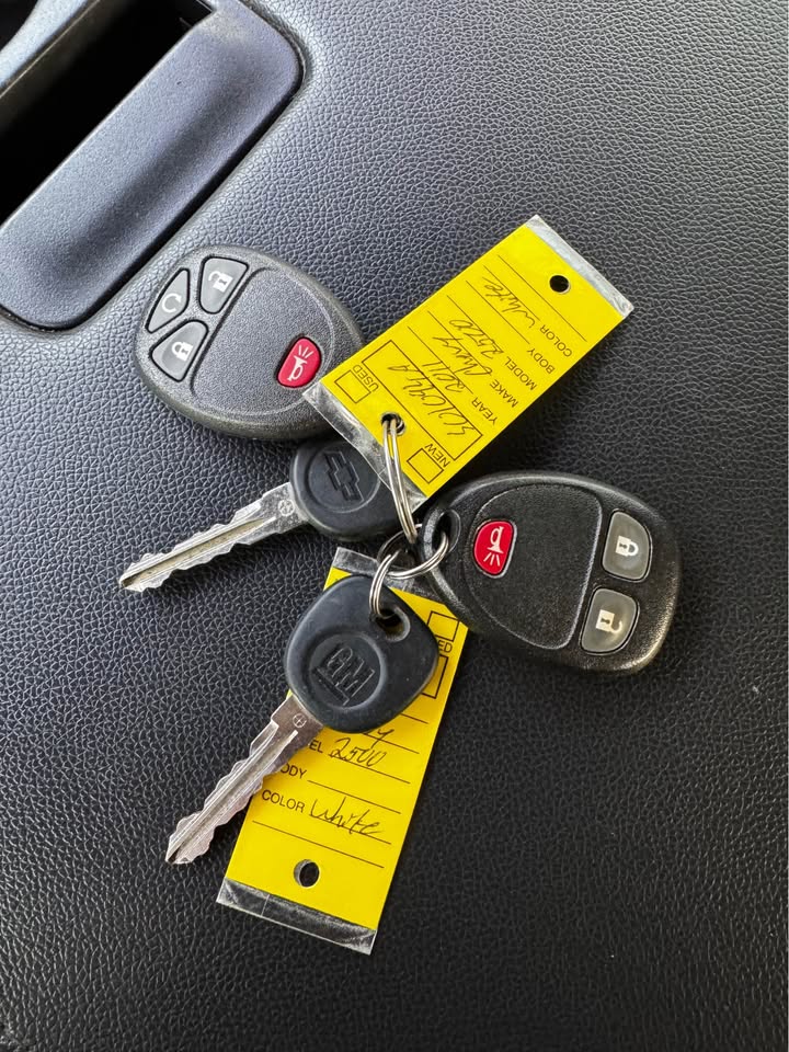 2011 Chevrolet Silverado 2500 HD Crew Cab photo 16