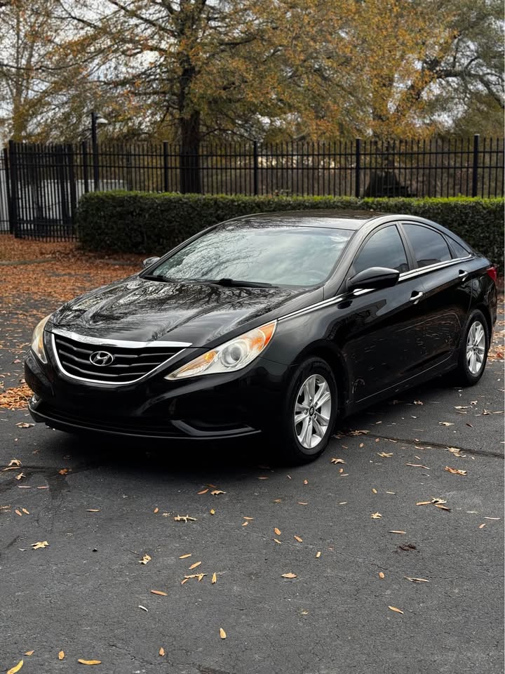 2011 Hyundai Sonata GLS side view