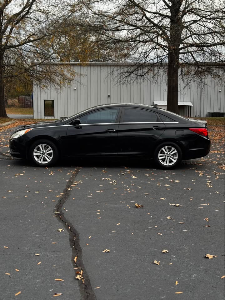 2011 Hyundai Sonata GLS rear view